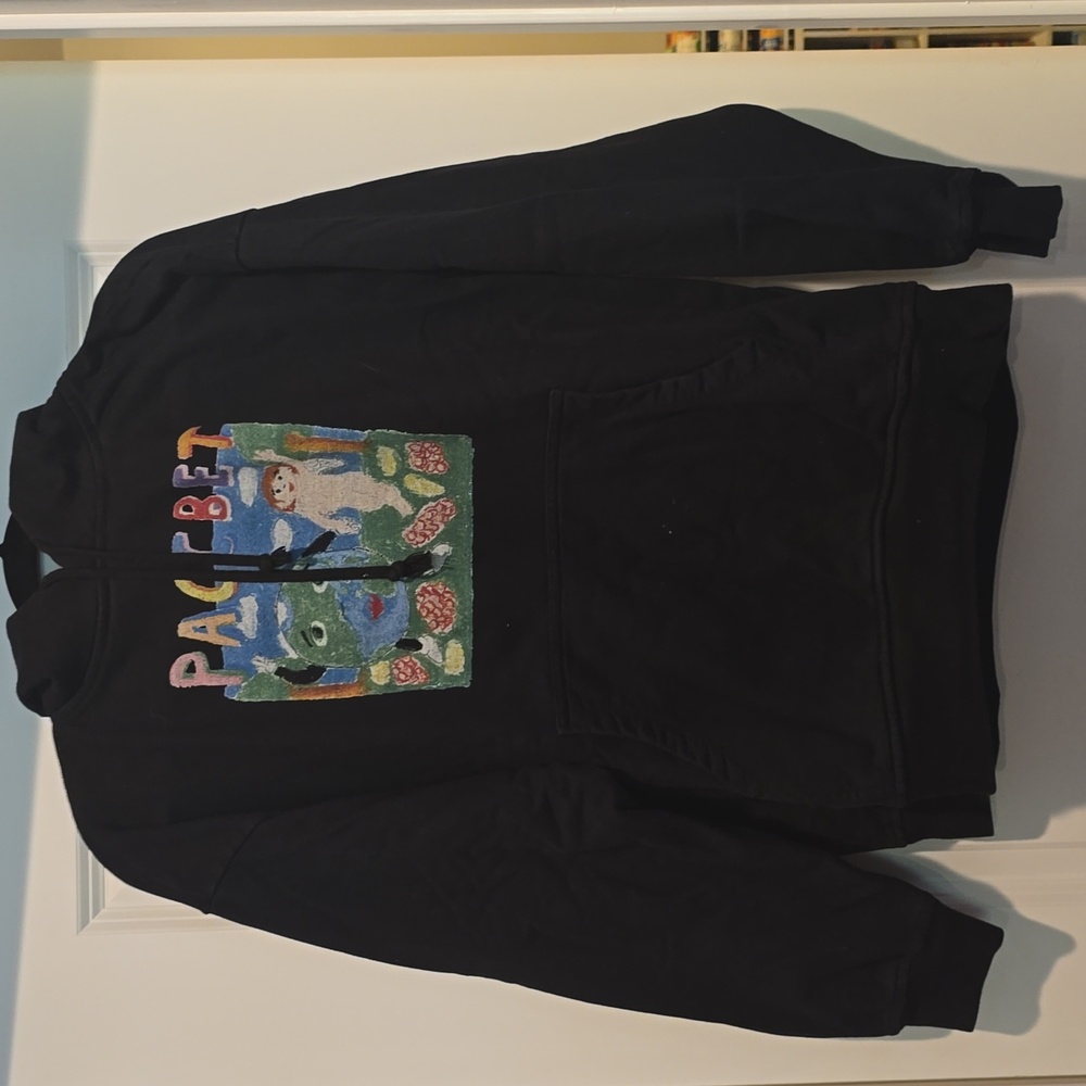 Paccbet black hoodie